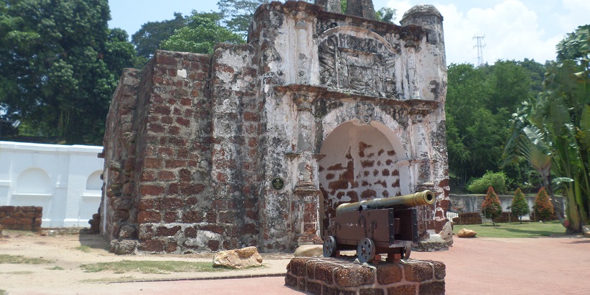 A Famosa Fortress offers a chance to the history buffs to dig into the regions’ history.