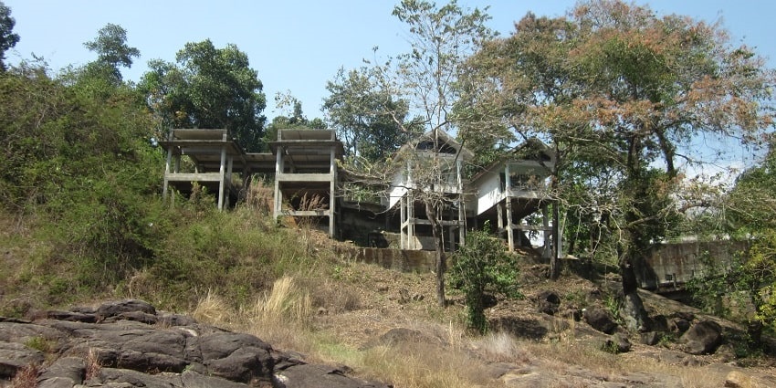 Go trekking in the forested areas of these waterfalls and discover the expansive greenery here
