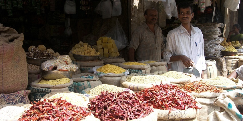 The Saphalyam Shopping Complex is a shopping haven for grocery and seafood stands