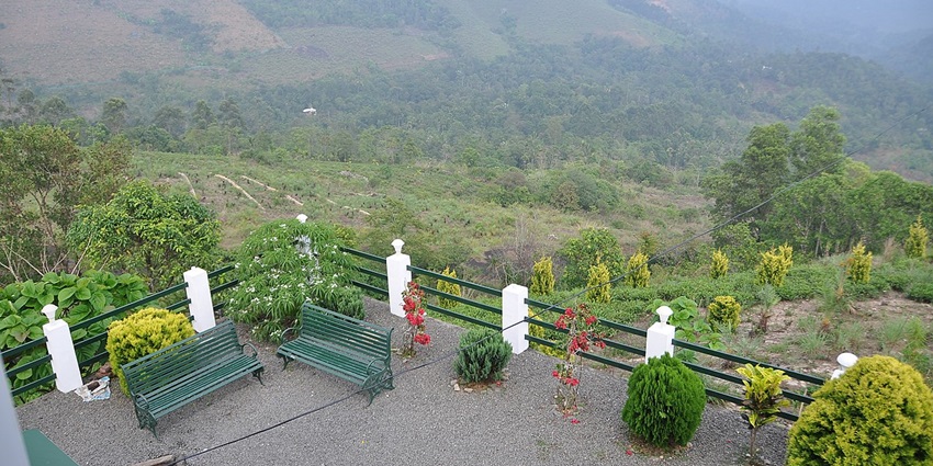 Many hotels around Vagamon Paragliding offer complimentary facilities for a comfortable stay