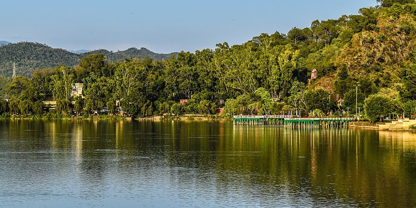 The Surinsar Lake is a picturesque destination and is also known as a bird watcher’s haven