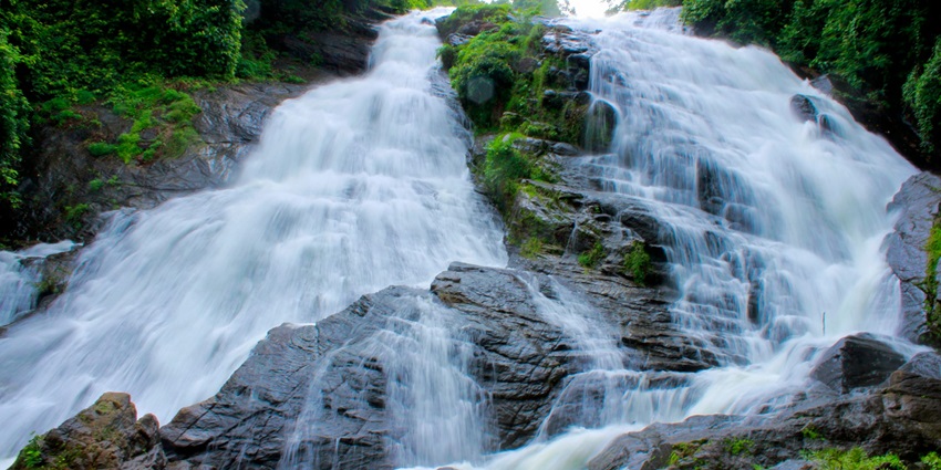 Watch the splendid streams of the Kadavupuzha Aruvi Waterfalls while on a vacation here