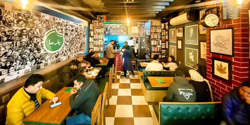 A cosy restaurant in Srinagar with people enjoying the food and having conversations.