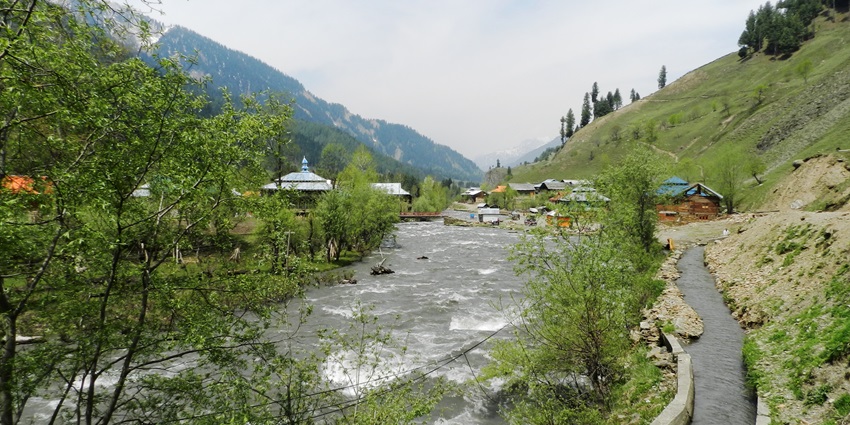 Visit the mountain stream Ningle Nallah, which is one of the places to visit near Gulmarg