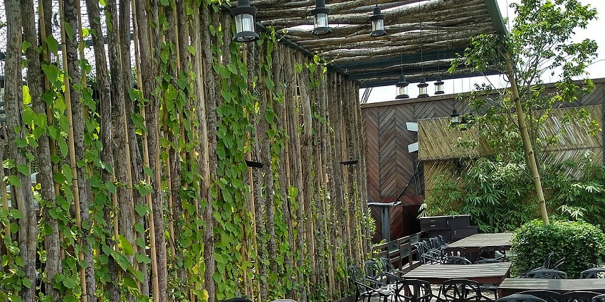Courtyard Rooftop Cafe is a cafe in Port Blair that has a selection of delicious fruit juices