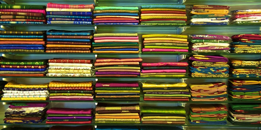 Pick up Kasavu sarees at the Krishna Kerala Kasavu Saree and update your wardrobe