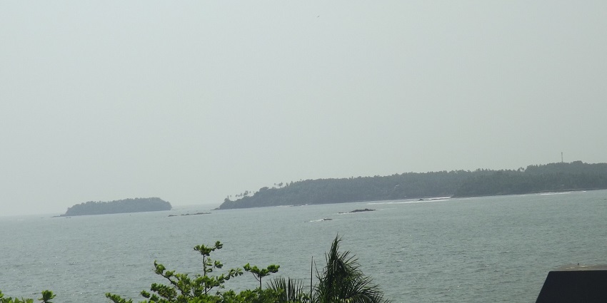 Hop on to Overbury’s Folly to cherish panoramic views of the Arabian Sea and the town.