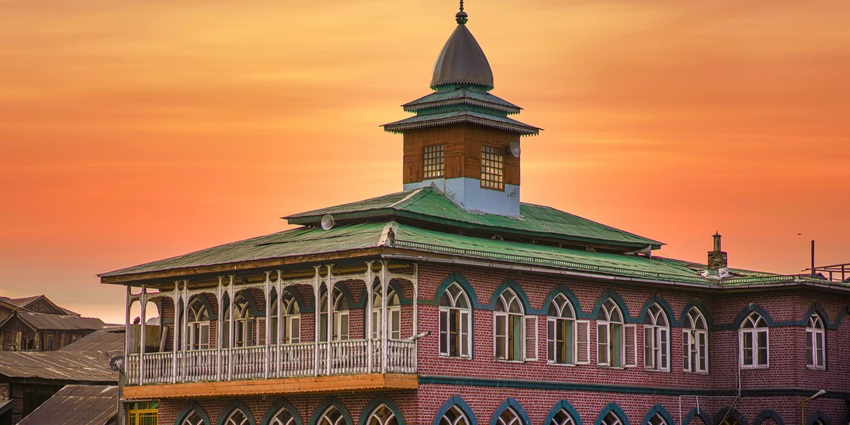 A gorgeous wooden shrine that is located in the beautiful and scenic Jammu and Kashmir