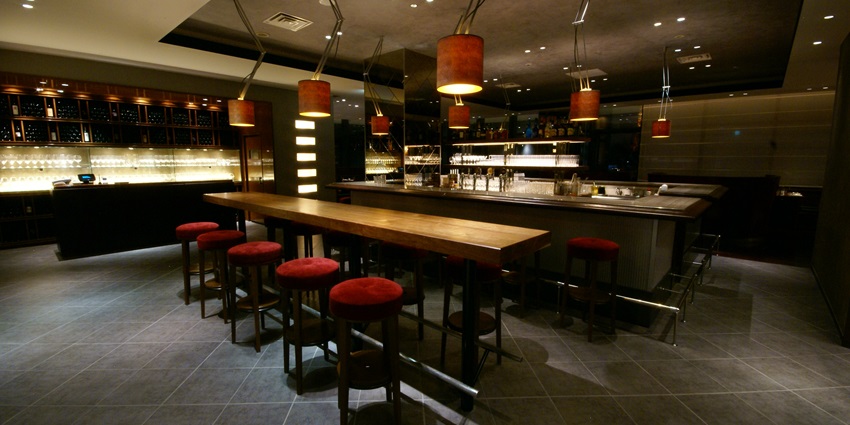 With stunning views and an extensive menu, Venom Bar is a cosy and comfortable cafe