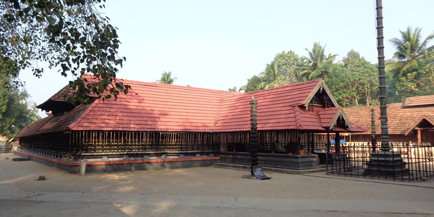 Kottarakkara temple is a Lord Ganpathy temple famous for its architectural beauty
