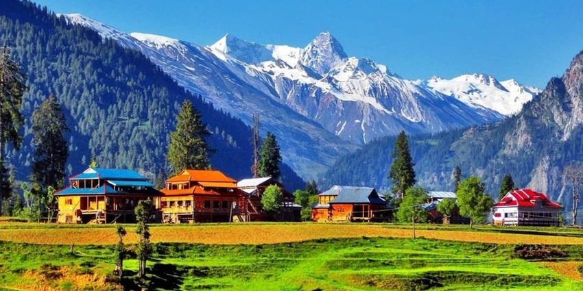 Basohli is famous for its scenery & artistic heritage and is near the Jasrota Wildlife Sanctuary