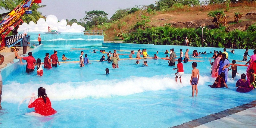 The wave pool at this attraction is one of the popular things to try among people.