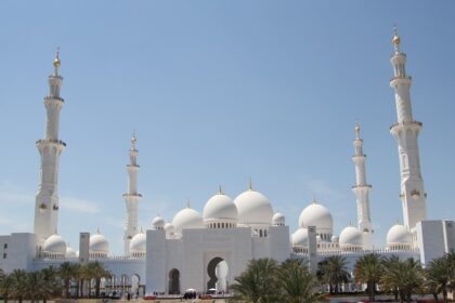 Explore the stunning architecture of Abu Dhabi mosques on your next trip to the UAE