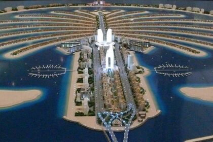 From water sports to luxurious dining experiences, Palm Jumeirah has a lot to offer. Photo: Imre Solt / Wikimedia Commons