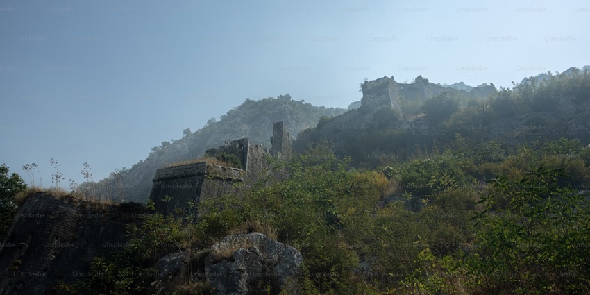 Akhnoor Fort, just an hour’s drive from Jambu Zoo, is located on the banks of Chenab river