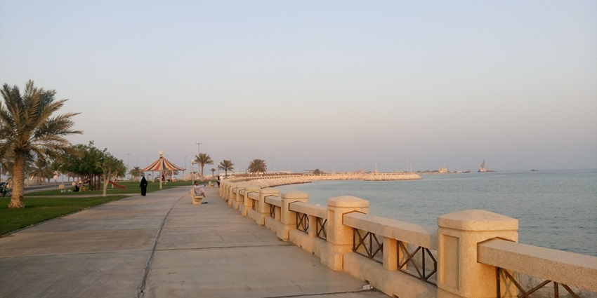 Al Corniche Beach is one of the most attractive Sharjah Beaches for tourists to explore.