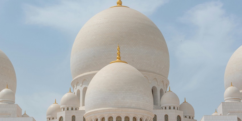 Enjoy the peaceful ambience of the Al-Mushrif Mosque, one of the mosques in Abu Dhabi.
