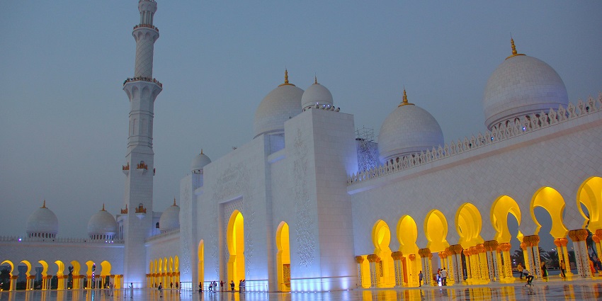 Explore the serene Al Noor Mosque which is one of the famous mosques in Dubai, UAE.