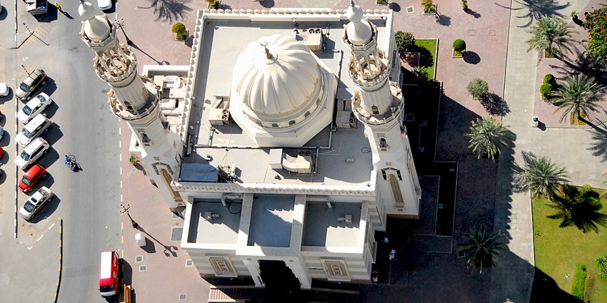 Al Qasba: vibrant cultural and entertainment hub with picturesque canals and attractions.