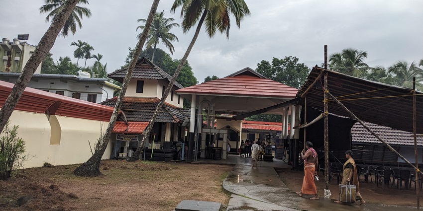 Alathiyoor Hanuman Temple is believed to have been consecrated by Lord Rama personally
