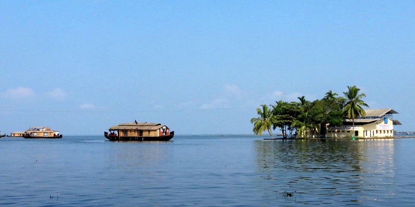 Sail through the Alleppey backwaters, one of the places to visit in Kerala in April.