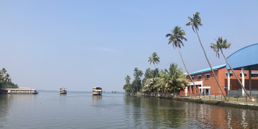Alleppey backwaters is a secluded peaceful retreat near the Revi karunakaran museum