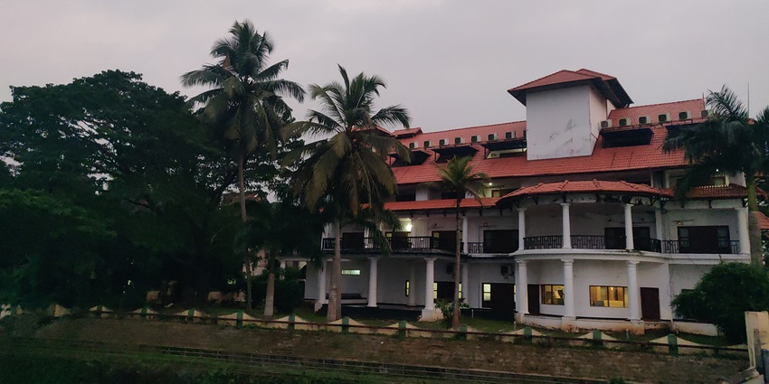 Snapshot of the beautiful historic Aluva Palace which was once home to royal family
