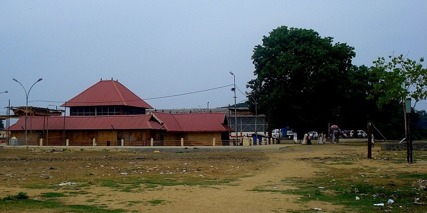 Picturesque view of Aluva manappuram temple - one of the best places to visit in Aluva.