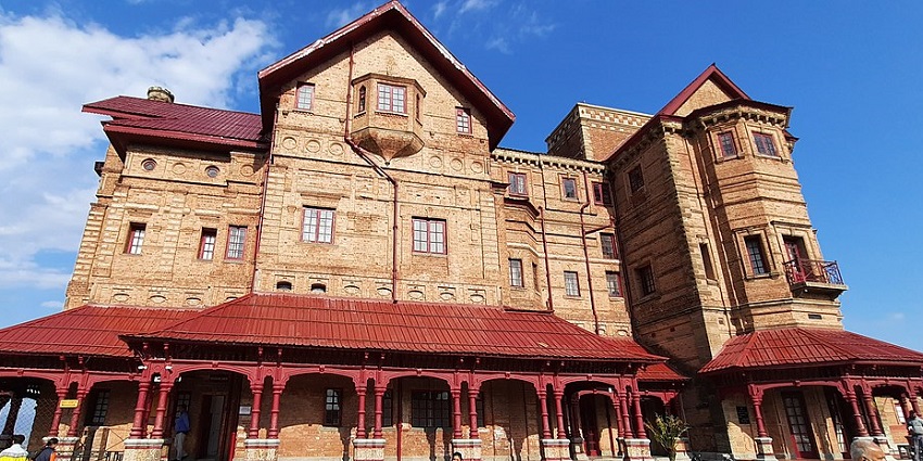 Visit the Amar Mahal Palace Museum which has a French chateau style elegant design