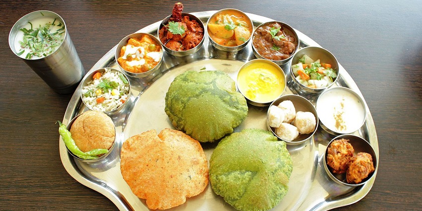 Savour delicious Indian cuisine at the restaurants and eateries near the Shivkhori Temple