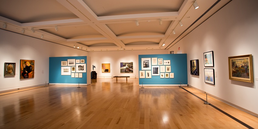 The gallery adjoining this museum is famous for its historic and creative paintings