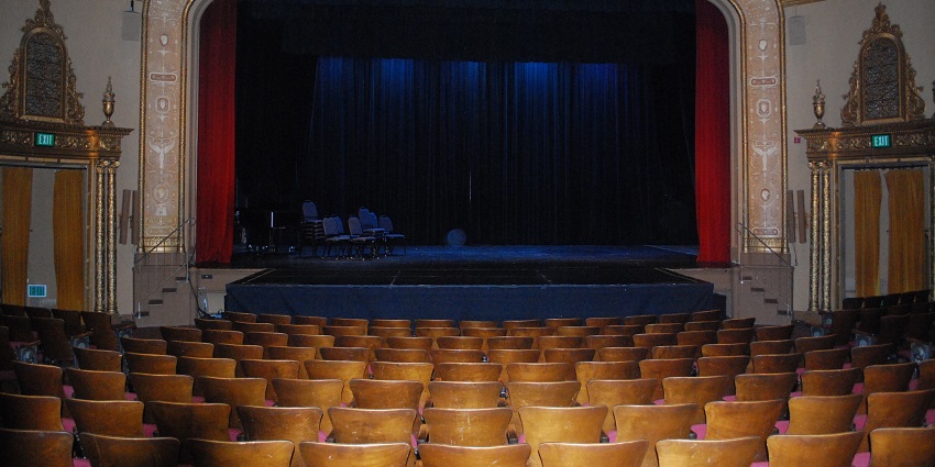Head to the Crown Theatre in Kozhikode to watch a 2K digital projection show