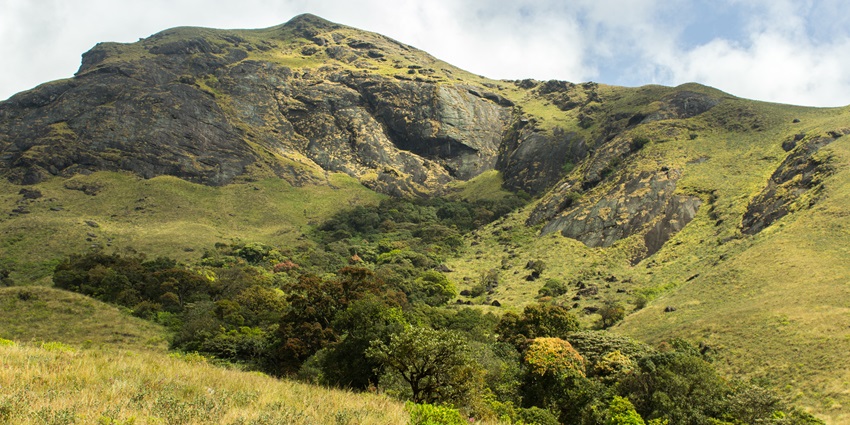 This peak is a must-visit for people who love adventure and panoramic views.