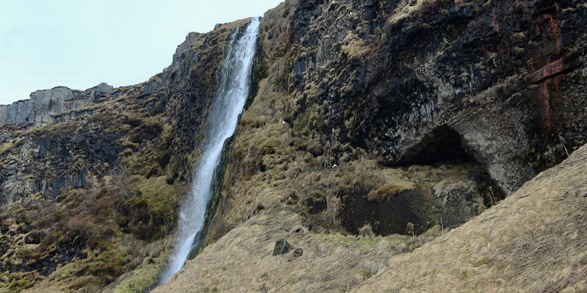 Anchuruli Waterfalls is one of the most unique waterfalls in Kerala that is a must-visit.