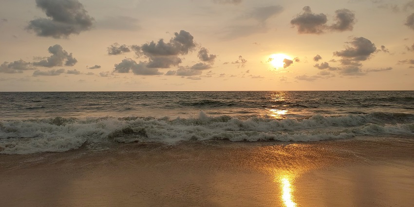 Andhakaranazhi Beach is one of the most beautiful beaches near Ernakulam with breathtaking views
