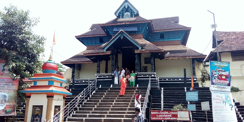 The entrance of the Aranmula Parthasarathy Temple with its architectural facade