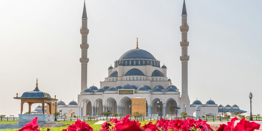 A beautiful picture of the Sharjah Mosque