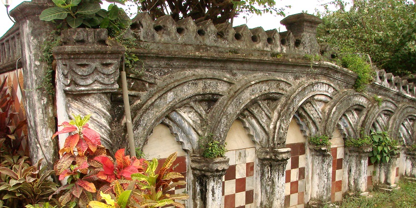 British Colonial architecture on the grounds of Abhayaranyam Zoo - a historical retreat