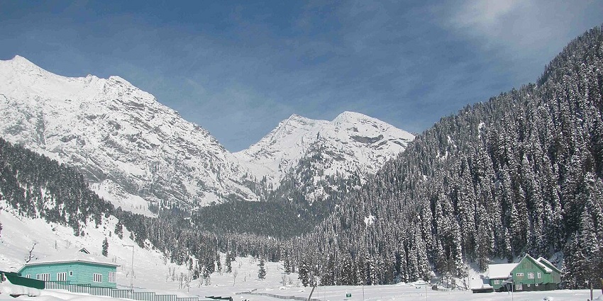 The snow-laden landscapes of Aru Valley, one of the places to visit near Pahalgam