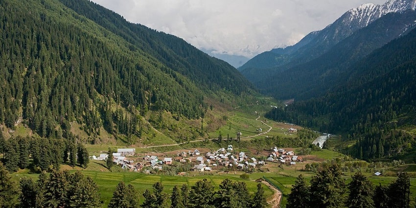 Enjoy Pahalgam trekking while exploring a mix of adventure and nature through Aru Valley.