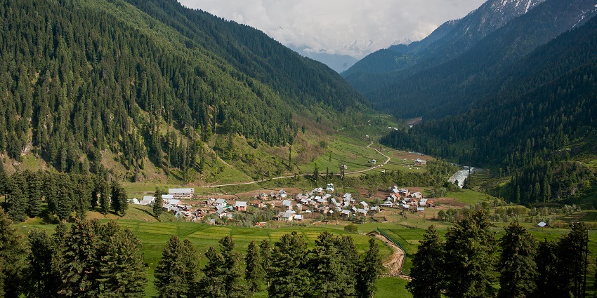 A popular spot for hiking near the Overa-Aru Wildlife Sanctuary is Aru Village