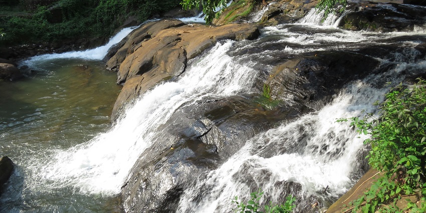 This waterfall, with a combination of greenery and mountains, is great for exploring nature.