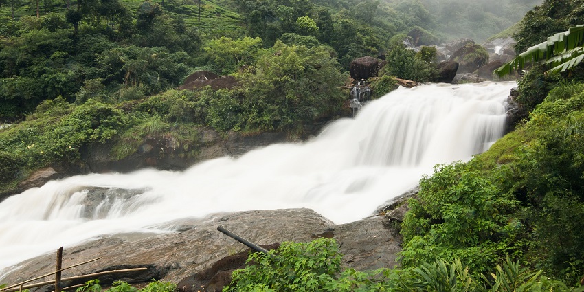 Attukad Waterfalls is one of the Munnar tourist places for couples