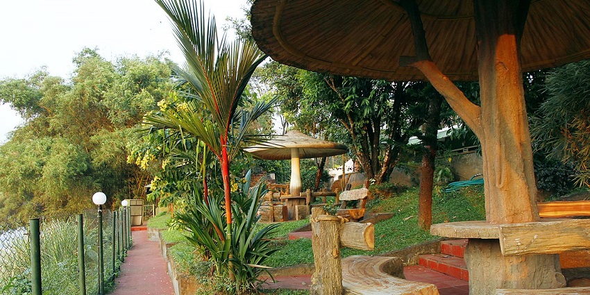 Ayurvedic spa treatments are very popular in Kumarakom for relaxation and rejuvenation.