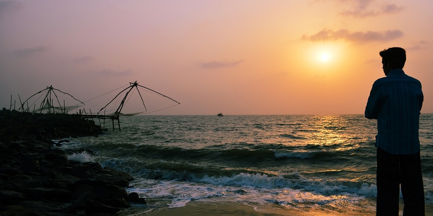Admire the stunning vistas at the Munakkal Beach in Kerala and spot dolphins here as well
