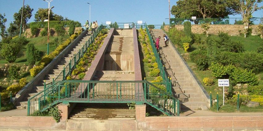 Cherish some astonishing views and relaxing moments while exploring Bagh-e-bahu Garden.