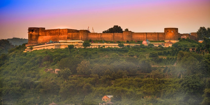 Bahu Fort is a beautiful fort with a temple inside and a piece of architectural brilliance.