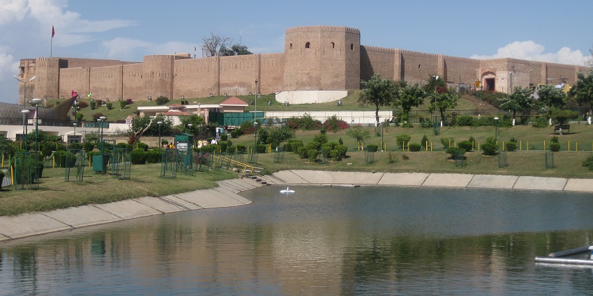 Pay a visit to the Bahu Fort which overlooks the Tawi River and is a sight to behold