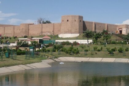 Bahu Fort is a historic fortress in Jammu that is constructed on the banks of the Tawi River