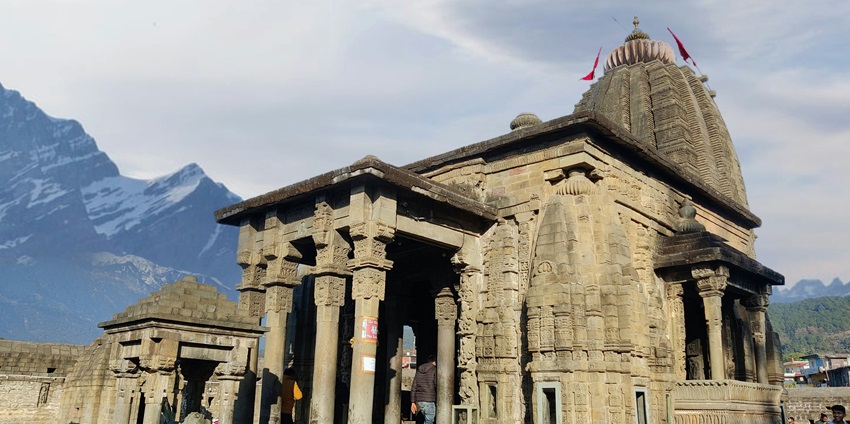 Baijnath Temple is among the best places to visit in Bir amid the lush landscapes. Viewers of this file can see comments and suggestions
